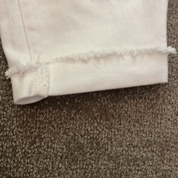 NWT Sincerely Jules Super High Rise White Distressed Mom Jeans Size 9/29 - Picture 8 of 12